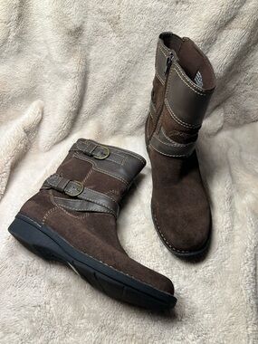 Clarks Whistle Ranch buckle booties Size 8.5 Womens